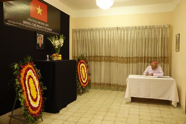 Lễ viếng và mở Sổ tang Nguyên Thủ tướng Phan Văn Khải tại trụ sở Đại sứ quán Việt Nam tại Bangladesh - ảnh 3