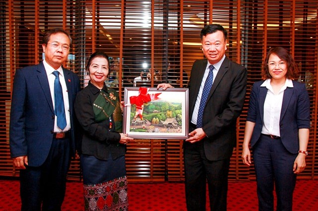 Đoàn đại biểu Ủy ban Trung ương Mặt trận Lào xây dựng đất nước thăm, làm việc tại Quảng Ninh - ảnh 1