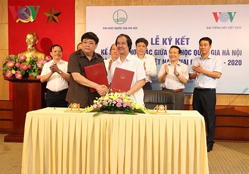 Đài Tiếng nói Việt Nam và Đại học Quốc gia Hà Nội ký kết Kế hoạch hợp tác giai đoạn 2018-2020 - ảnh 1