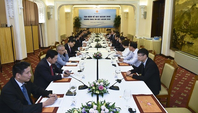 Phó Thủ tướng Phạm Bình Minh tiếp Chủ tịch WEF và dự Tọa đàm về Hội nghị WEF ASEAN 2018 - ảnh 2