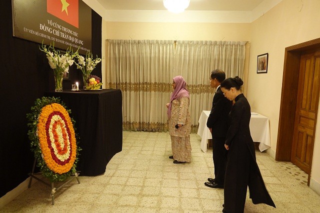 Đại sứ quán Việt Nam tại Bangladesh tổ chức Lễ viếng và mở Sổ tang Chủ tịch nước Trần Đại Quang - ảnh 10