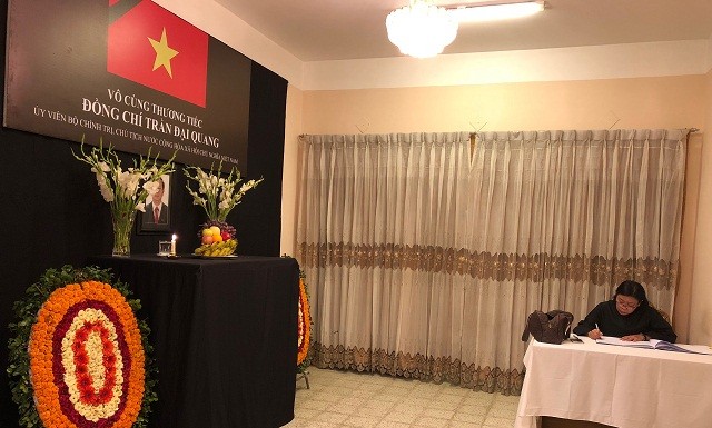 Đại sứ quán Việt Nam tại Bangladesh tổ chức Lễ viếng và mở Sổ tang Chủ tịch nước Trần Đại Quang - ảnh 6