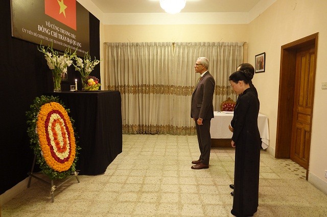 Đại sứ quán Việt Nam tại Bangladesh tổ chức Lễ viếng và mở Sổ tang Chủ tịch nước Trần Đại Quang - ảnh 8