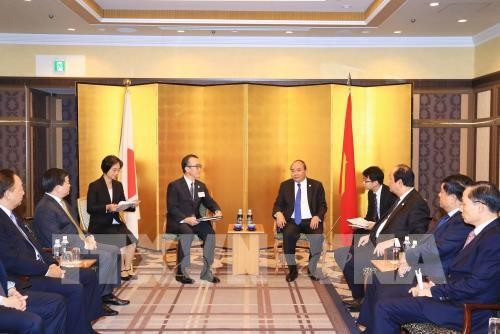 Thủ tướng Nguyễn Xuân Phúc tọa đàm với doanh nghiệp Nhật Bản, tiếp Chủ tịch Ngân hàng MUFJ, Chủ tịch Công ty Mitsubishi và Chủ tịch JETRO - ảnh 2