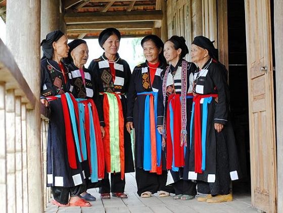 Độc đáo trang phục truyền thống của người phụ nữ Cao Lan ở Bắc Giang - ảnh 1