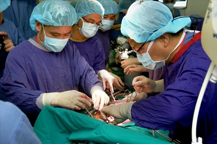 Bệnh viện Hữu nghị Việt Đức thực hiện thành công ca ghép phổi - ảnh 1
