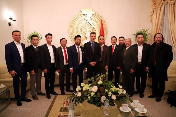 Đại sứ Nguyễn Minh Vũ gặp mặt cộng đồng người Việt tại CHLB Đức - ảnh 1