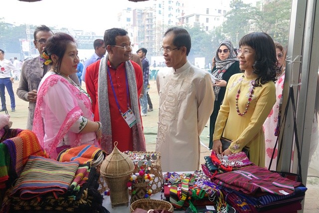 Tôn vinh văn hóa Việt tại Lễ hội Thủ công mỹ nghệ quốc tế Bangladesh - ảnh 2