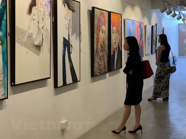 Triển lãm tranh tôn vinh phụ nữ Việt Nam tại Singapore - ảnh 2
