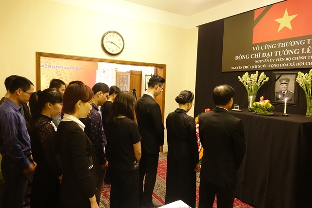 Đại sứ quán Việt Nam tại Bangladesh tổ chức mở Sổ tang và lễ viếng nguyên Chủ tịch nước Lê Đức Anh - ảnh 3