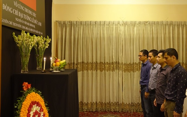 Đại sứ quán Việt Nam tại Bangladesh tổ chức mở Sổ tang và lễ viếng nguyên Chủ tịch nước Lê Đức Anh - ảnh 4