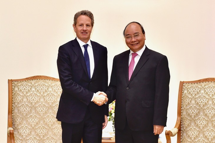Thủ tướng Nguyễn Xuân Phúc tiếp cựu Bộ trưởng Tài chính Hoa Kỳ và Công chúa kế vị Thụy Điển - ảnh 1