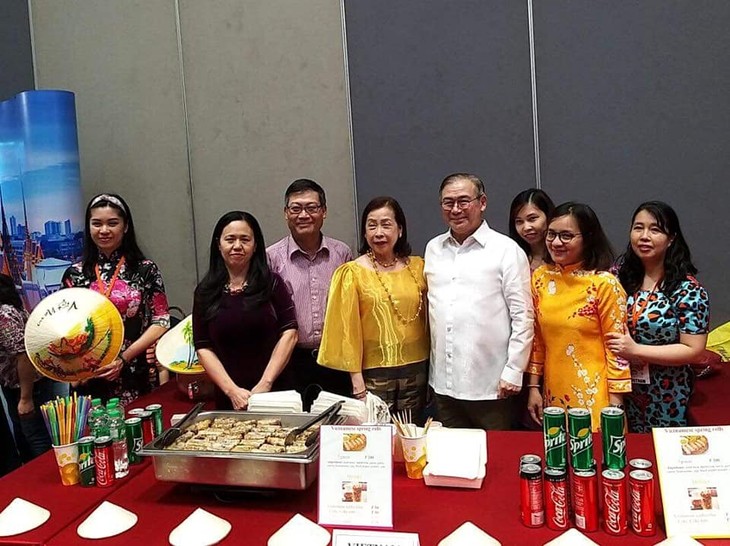 Đại sứ quán Việt Nam tại Philippines tham dự Hội chợ Ẩm thực ASEAN - ảnh 3