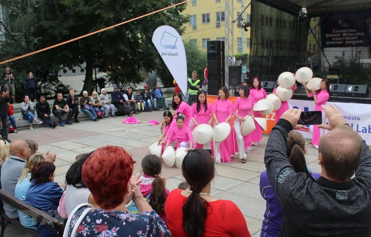 Việt Nam tham gia “Lễ hội hành tinh màu năm 2019” ở Cộng hòa Czech - ảnh 1
