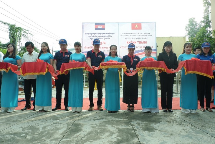 Ngày hội giao lưu các nhà báo trẻ, thanh niên, sinh viên các tỉnh biên giới Việt Nam – Campuchia năm 2019  - ảnh 3