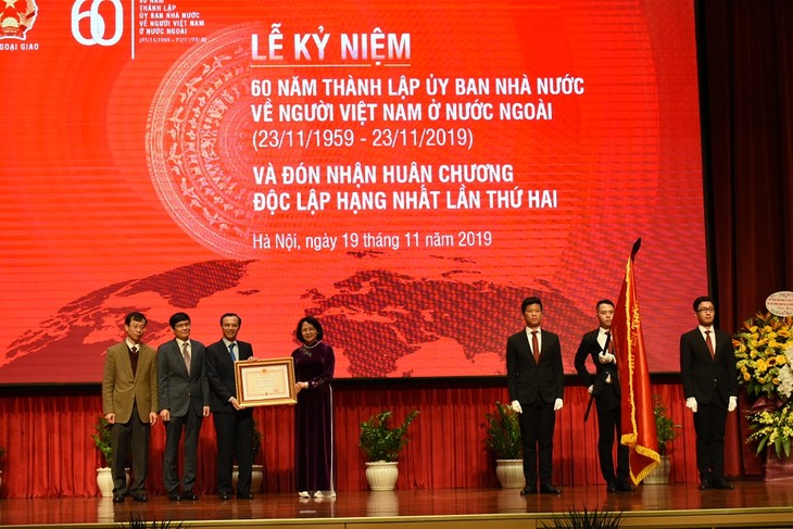 Ủy ban Nhà nước về người Việt Nam ở nướcngoài được tặng Huân chương Độc lập hạng Nhất lần thứ hai - ảnh 1