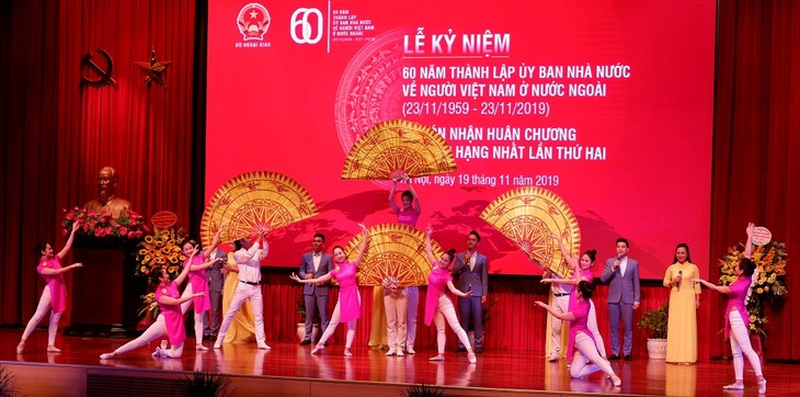Ủy ban Nhà nước về người Việt Nam ở nướcngoài được tặng Huân chương Độc lập hạng Nhất lần thứ hai - ảnh 2