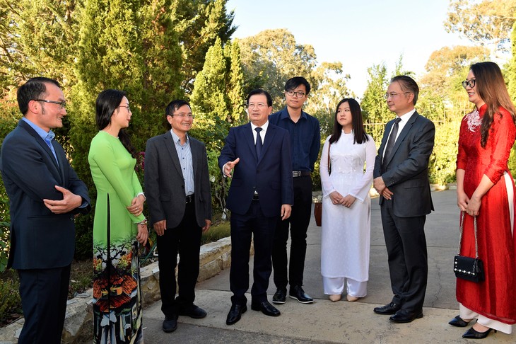 Phó Thủ tướng Trịnh Đình Dũng thăm Đại sứ quán Việt Nam tại Australia và gặp mặt kiều bào - ảnh 3