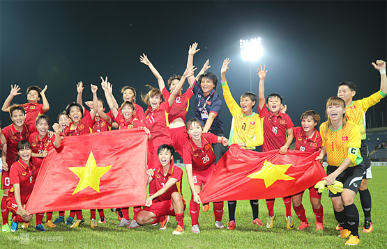Bóng đá nữ giành Huy chương vàng – Đoàn Thể thao Việt Nam lên thứ 2 toàn đoàn - ảnh 1