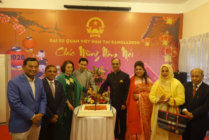Đại sứ quán Việt Nam tại Bangladesh tổ chức Tết cộng đồng xuân Canh Tý 2020 - ảnh 3
