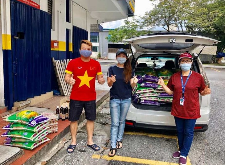 CLB phụ nữ Việt Nam tại Malaysia quyên góp giúp đỡ bà con kiều bào hoàn cảnh khó khăn - ảnh 1