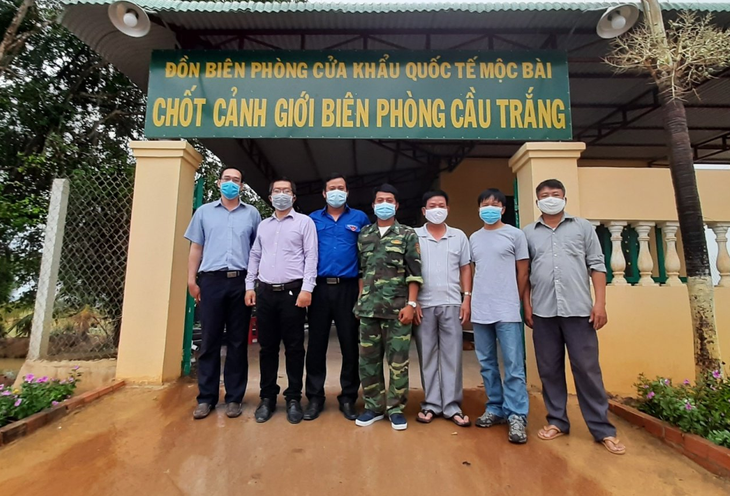 VKEIA hỗ trợ lực lượng tuyến đầu chống dịch tại vùng biên giới tỉnh Tây Ninh - ảnh 6