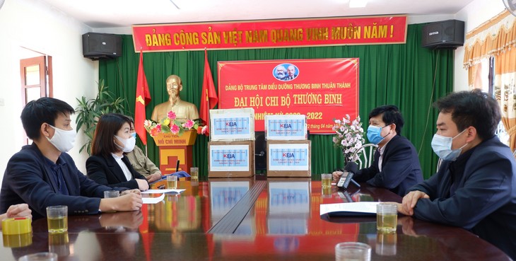 VKEIA tặng sản phẩm hỗ trợ y tế cho Bệnh viện Nội tiết Trung ương và Trung tâm Điều dưỡng thương binh Thuận Thành - ảnh 7