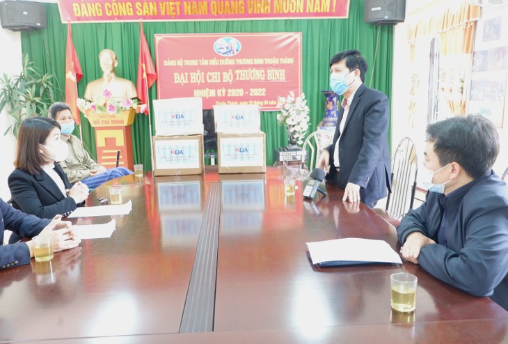 VKEIA tặng sản phẩm hỗ trợ y tế cho Bệnh viện Nội tiết Trung ương và Trung tâm Điều dưỡng thương binh Thuận Thành - ảnh 9