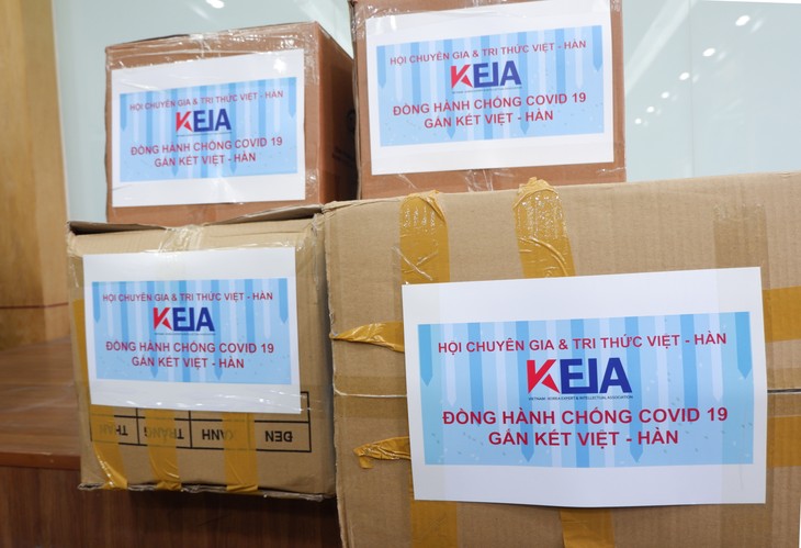 VKEIA tặng sản phẩm hỗ trợ y tế cho Bệnh viện Nội tiết Trung ương và Trung tâm Điều dưỡng thương binh Thuận Thành - ảnh 5