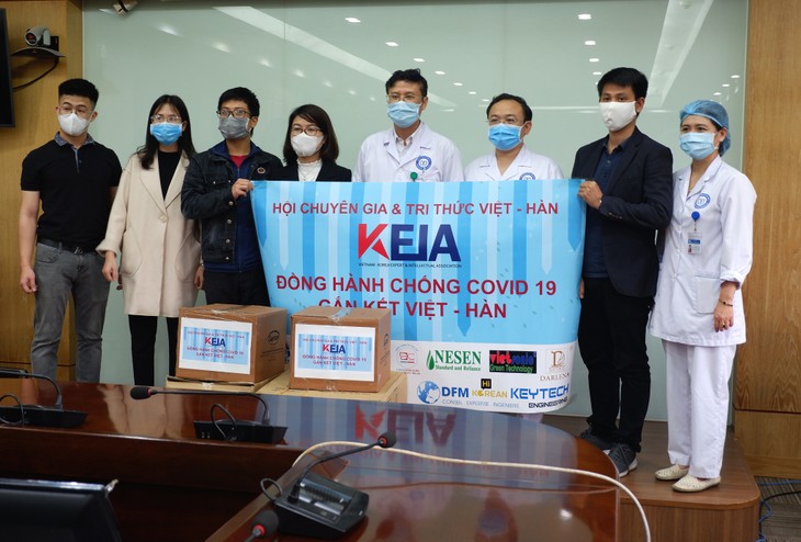 VKEIA tặng sản phẩm hỗ trợ y tế cho Bệnh viện Nội tiết Trung ương và Trung tâm Điều dưỡng thương binh Thuận Thành - ảnh 1