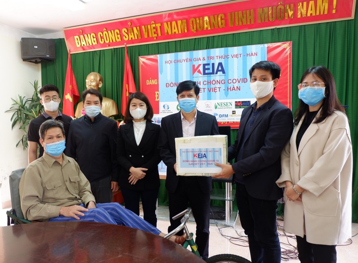 VKEIA tặng sản phẩm hỗ trợ y tế cho Bệnh viện Nội tiết Trung ương và Trung tâm Điều dưỡng thương binh Thuận Thành - ảnh 8