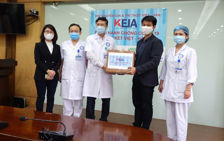 VKEIA tặng sản phẩm hỗ trợ y tế cho Bệnh viện Nội tiết Trung ương và Trung tâm Điều dưỡng thương binh Thuận Thành - ảnh 4