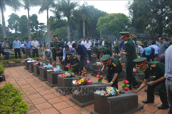 Tỉnh Gia Lai truy điệu và an táng 16 hài cốt liệt sĩ hy sinh tại Campuchia - ảnh 1