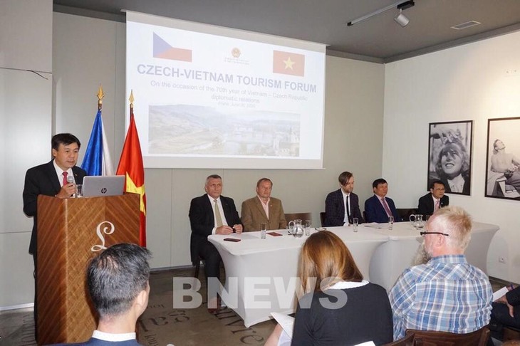 Việt Nam và Cộng hòa Czech tăng cường hợp tác trong lĩnh vực du lịch - ảnh 1