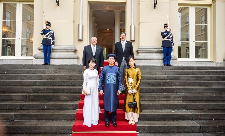 Đại sứ Việt Nam tại Hà Lan trình quốc thư lên Nhà vua Hà Lan  - ảnh 3