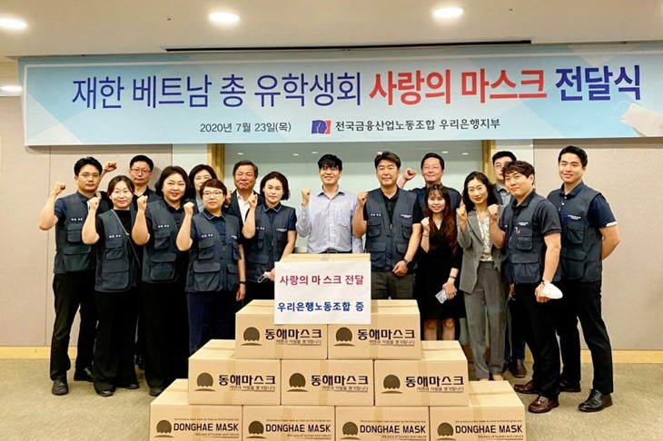 Ngân hàng Woori tài trợ 10.000 khẩu trang cho du học sinh Việt Nam tại Hàn Quốc - ảnh 4