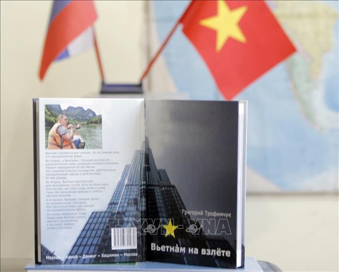 “Việt Nam cất cánh” - Cuốn sách tô thắm tình hữu nghị Việt Nam - Liên bang Nga - ảnh 1