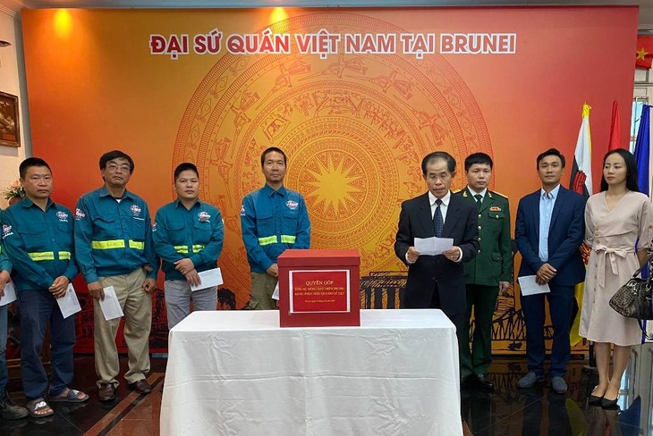 Đại sứ quán Việt Nam tại Brunei kêu gọi ủng hộ đồng bào miền Trung khắc phục hậu quả thiên tai - ảnh 2