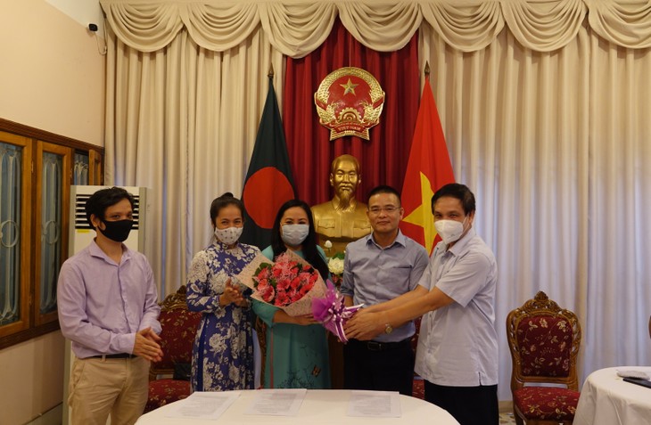 Ra mắt Ban Liên lạc cộng đồng người Việt Nam tại Bangladesh - ảnh 1