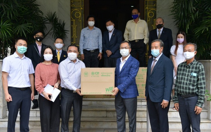 Đại sứ quán Việt Nam hỗ trợ cộng đồng người Việt tại Thái Lan phòng chống đại dịch COVID-19 - ảnh 1