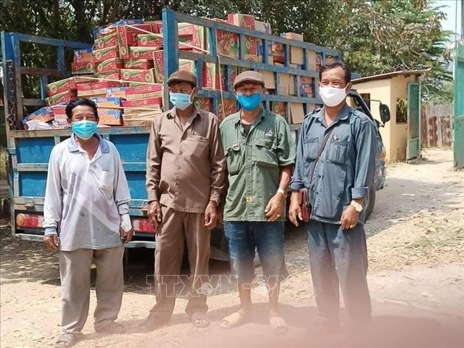 Campuchia tiếp tục cứu trợ cho cộng đồng người Việt gặp khó khăn vì cách ly dịch COVID-19 - ảnh 1