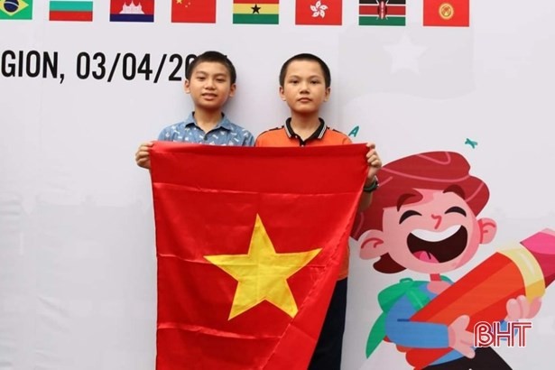 2 học sinh lớp 6 đạt Huy chương Đồng Olympic Toán quốc tế TIMO - ảnh 1