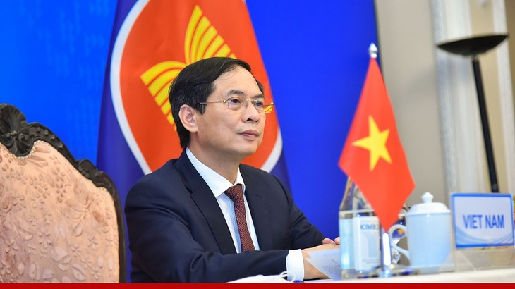 ASEAN-Trung Quốc khẳng định duy trì môi trường hoà bình, an ninh, ổn định - ảnh 1