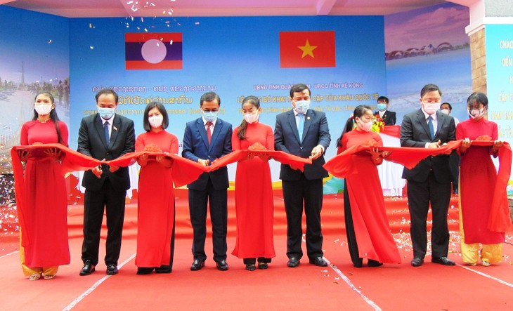 Việt Nam - Lào đưa vào hoạt động cửa khẩu quốc tế Nam Giang và Đắc Tà Oọc - ảnh 1