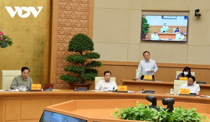 Thủ tướng Phạm Minh Chính: Mở cửa, nới lỏng giãn cách phải thật thận trọng - ảnh 2