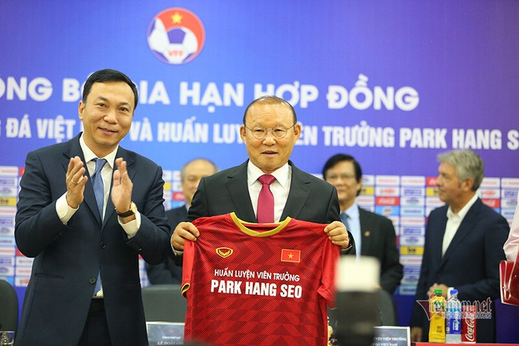 Hợp đồng của huấn luyên viên Park Hang-seo được gia hạn trước trận Việt Nam gặp Nhật Bản - ảnh 1