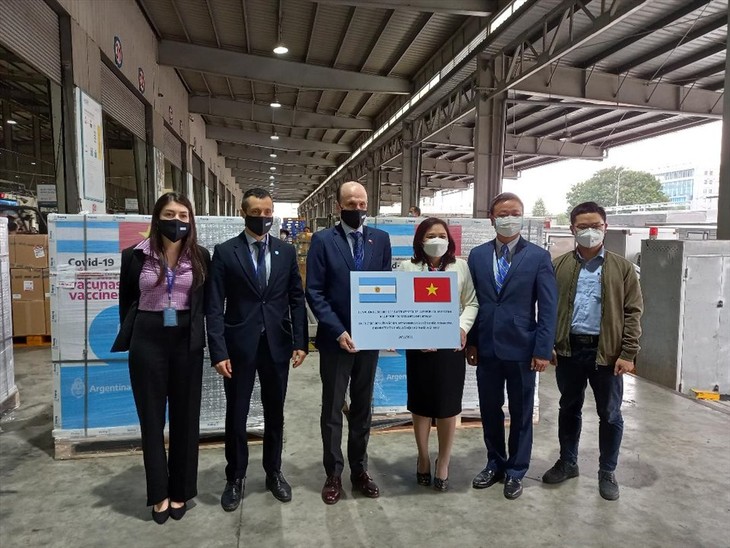 Argentina tặng Việt Nam 500.000 liều vaccine AstraZeneca - ảnh 1