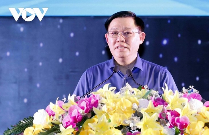 Chủ tịch Quốc hội Vương Đình Huệ dự Chương trình Tết sum vầy - Xuân Bình an tại tỉnh Bình Dương - ảnh 1