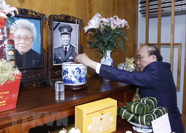 Chủ tịch nước Nguyễn Xuân Phúc dâng hương tưởng nhớ các vị lãnh đạo Đảng, Nhà nước - ảnh 2