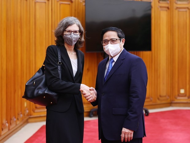 Thủ tướng Phạm Minh Chính tiếp Đại sứ Canada Deborah Paul tới chào từ biệt - ảnh 1